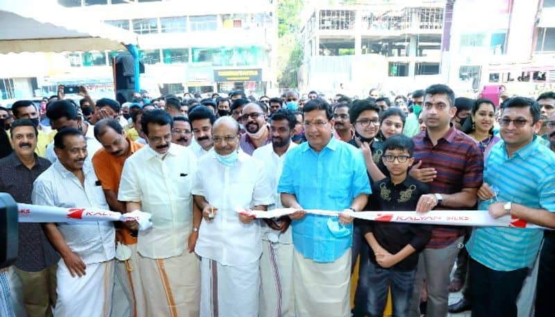 kalyan perinthalmanna showroom inauguration