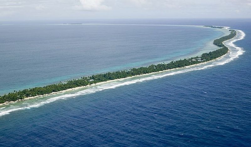 Tuvalu pacific island nation is slowly disappearing