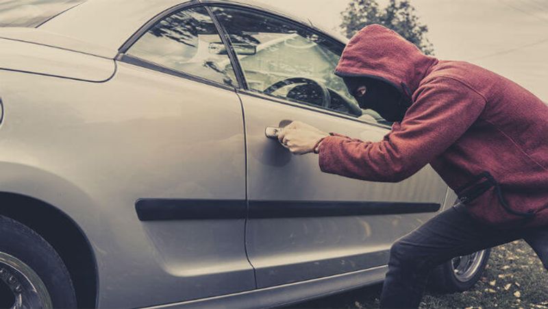 Rs 25 lakhs theift from a realtors car in hanamkonda, warangal