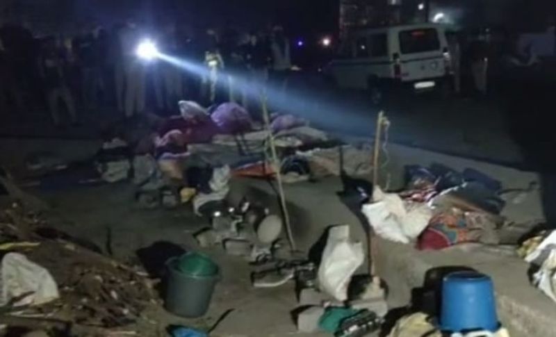 15 Migrant Workers Sleeping on Footpath Crushed to Death by Truck pod