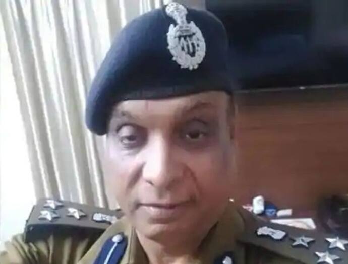 ये IPS चल रहा फरार, पीछे पड़ी यूपी पुलिस...जानिए आखिर इस अफसर ने ऐसा क्या कर डाला