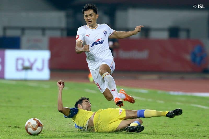 ISL Football Kerala blasters fc beat Bengaluru fc by 2 1 goals ckm