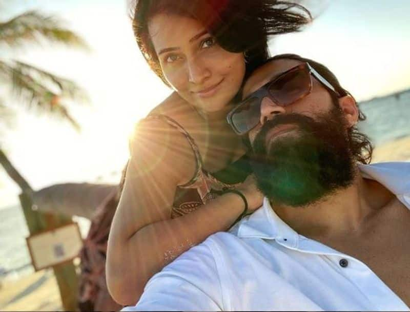 Radhika pandit shares romantic picture wishing yash valentines day vcs