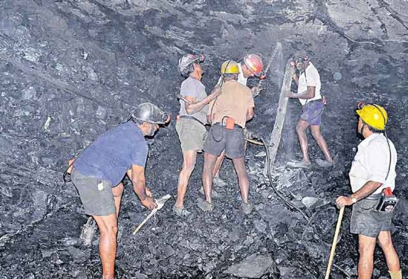 విషాదాంతంగా సింగరేణి బొగ్గుగని ప్రమాదం : ముగ్గురి మృతదేహాలు వెలికితీత