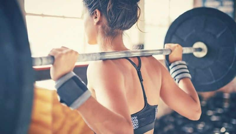 three reasons of why experts suggests women to do strength training