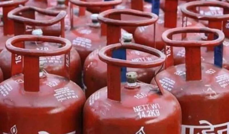 LPG price up by Rs 25 fuel prices rise again pod