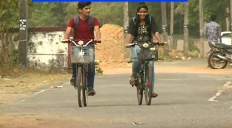 Students Develop Battery Operated Cycle in Karwar ckm