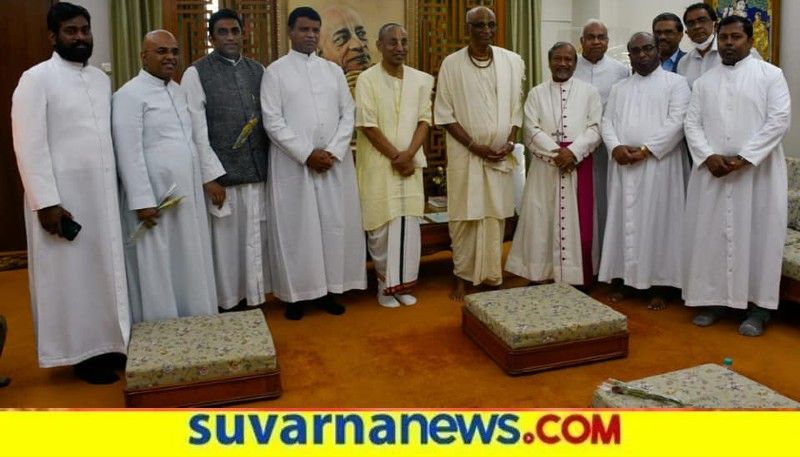 Christian father Reverend Team Visits Iskcon temple snr