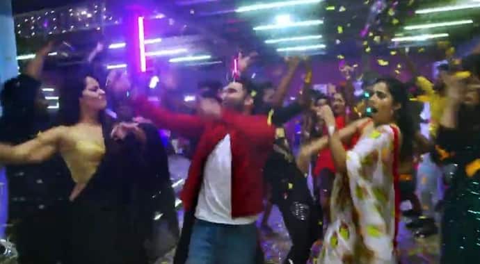ప్రదీప్ హీరోగా వెండితెరపై తన అదృష్టం పరీక్షించుకోనున్నాడు.  హీరోగా ఆయన డెబ్యూ మూవీ 30రోజుల్లో ప్రేమించడం ఎలా?  జనవరి 29న విడుదల కానుంది.
