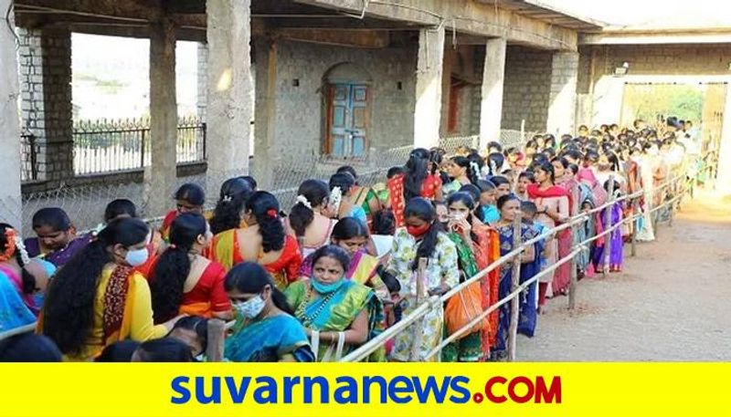 Devotees Rush to Visit Gavisiddeshjwara Matha in Koppal grg