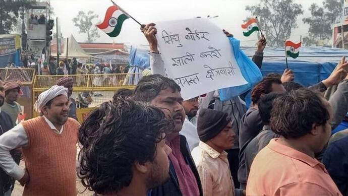 सिंघु बॉर्डर पर किसानों के धरने के खिलाफ हंगामा, हाईवे खाली करने का अल्टीमेटम