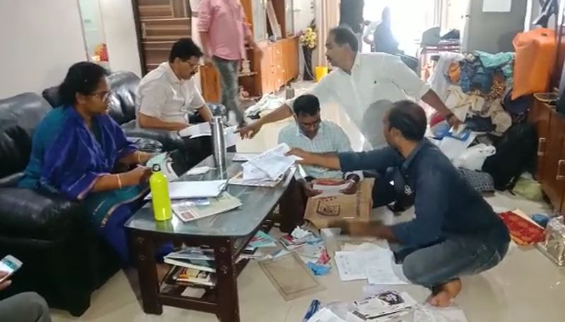 acb raids on srikakulam panchayat secreatary house - bsb