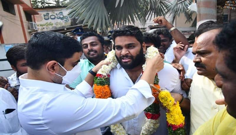 nara lokesh welcomes tnsf workers in guntur district jail - bsb