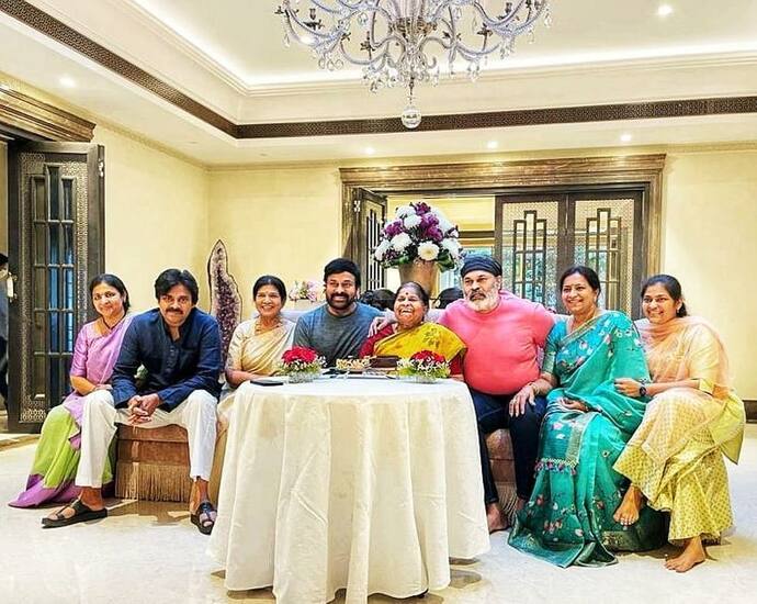 ఈ సందర్భంగా ఓ వీడియోని పంచుకున్నారు చిరంజీవి. అమ్మతో కూడిన పలు అరుదైన ఫోటోలను జోడించి రూపొందించిన వీడియో అది. ప్రస్తుతం ఈ వీడియో సైతం విశేషంగా ఆకట్టుకుంటుంది.