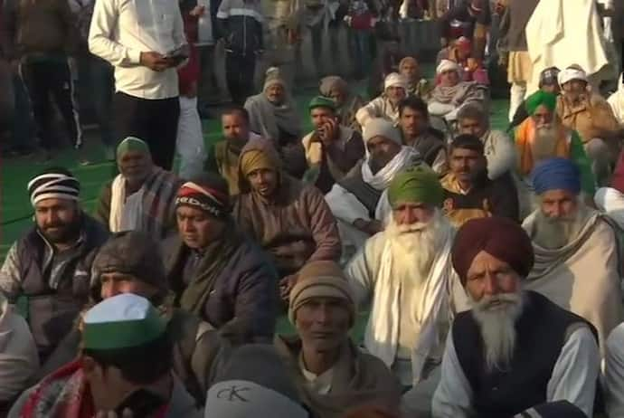 गाजीपुर बार्डर के दोनों तरफ सड़कें की गई ब्लाक, शाम 5 तक भूख हड़ताल पर रहेंगे किसान