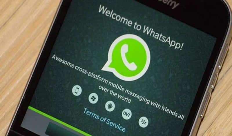 becareful ! fake WhatsApp of iPhone is going viral, your phone may be hacked by a mistake if you install