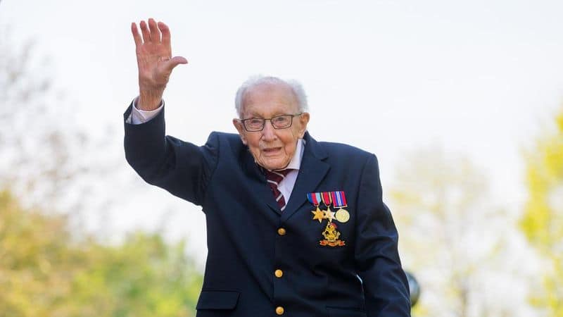 UK Lockdown Hero "Captain Tom" Dies Of COVID-19