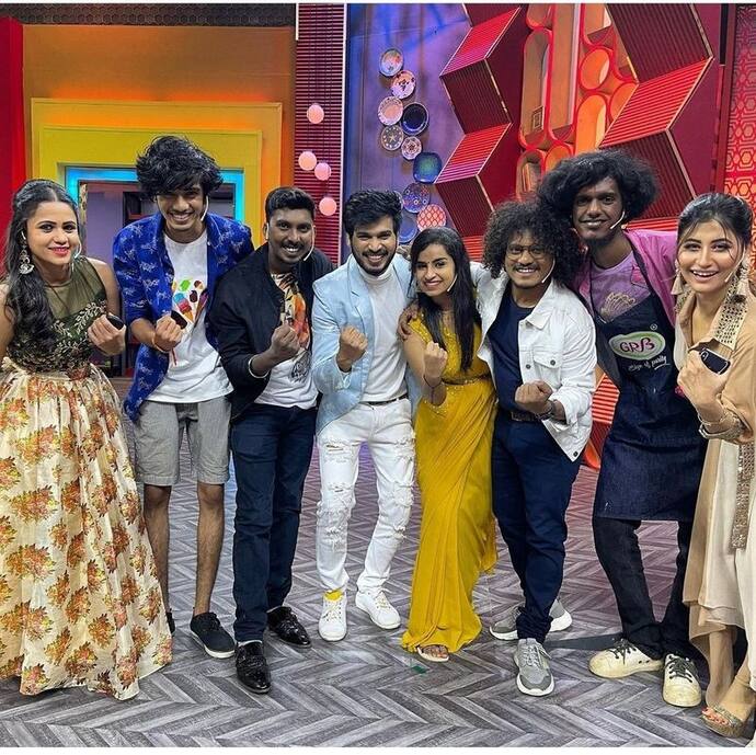 <p>விஜய் தொலைக்காட்சியில் ஒளிபரப்பான குக் வித் கோமாளி நிகழ்ச்சியின் இரண்டு சீசன்களும் ரசிகர்கள் மத்தியில் நல்ல வரவேற்பை பெற்றது. டிஆர்பி ரேட்டிங்கில் செம்ம கெத்து காட்டும் நிகழ்ச்சியாக அமைந்தது.&nbsp;<br />
&nbsp;</p>
