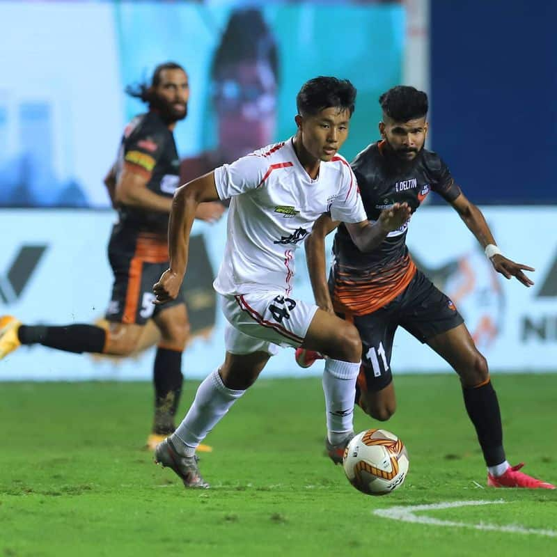 NorthEast United FC holds FC Goa in a thrilling draw-ayh