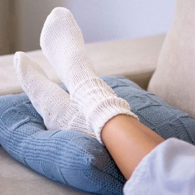 sleeping with socks benefits and risks 