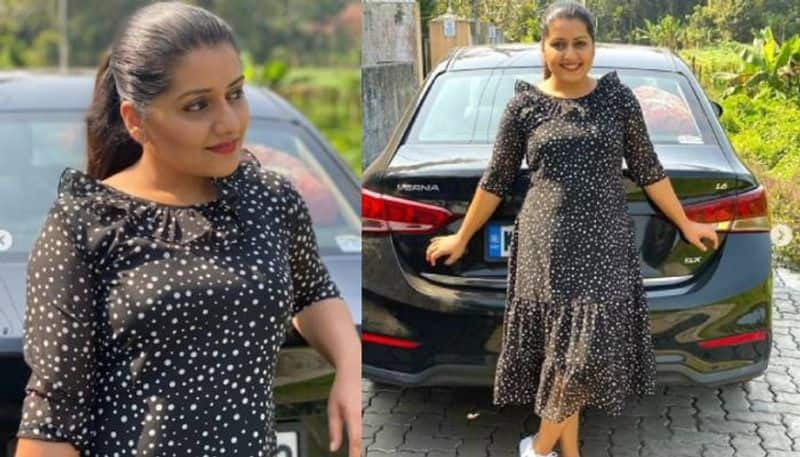 sarayu mohan in polka dot dress