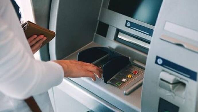 अगले महीने से बदल रहे हैं Cash And Non-Cash ATM Transaction के नियम