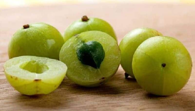 amla hair masks to prevent dandruff and hair fall