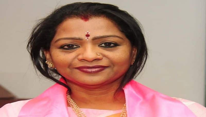 GHMC  Mayor  Gadwal  Vijaya Laxmi  fires  on Fake  certificates 