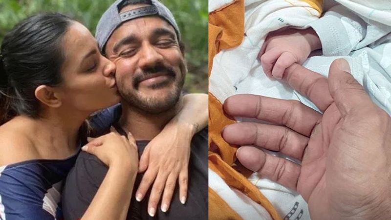 सामने आई TV के नागिन के बेटे की First Photo, पापा की उंगली पकड़े नजर ...