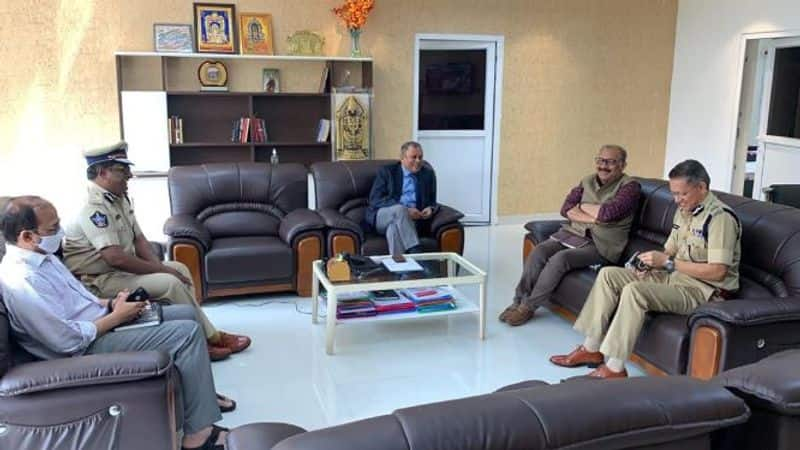 sec nimmagadda meeting with cs adityanath das, dgp goutham sawang