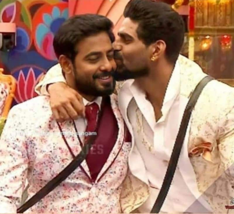 Bigg boss aari slams blue sattai maran on valimai review