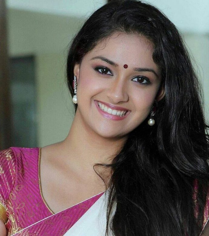కీర్తి సురేష్ మహేష్ హీరోగా తెరకెక్కుతున్న సర్కారు వారి పాట చిత్రంలో హీరోయిన్ గా నటిస్తున్నారు.