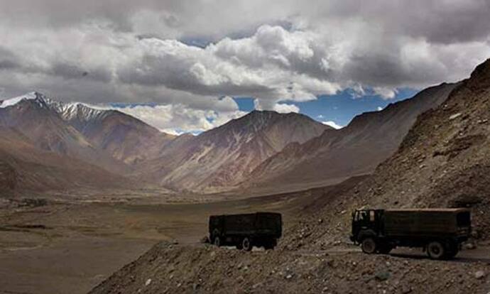 Bridge On Pangong: প্যাংগং লেকের ওপর চিনা ব্রিজ তৈরি বেআইনী-কড়া বার্তা নয়াদিল্লির