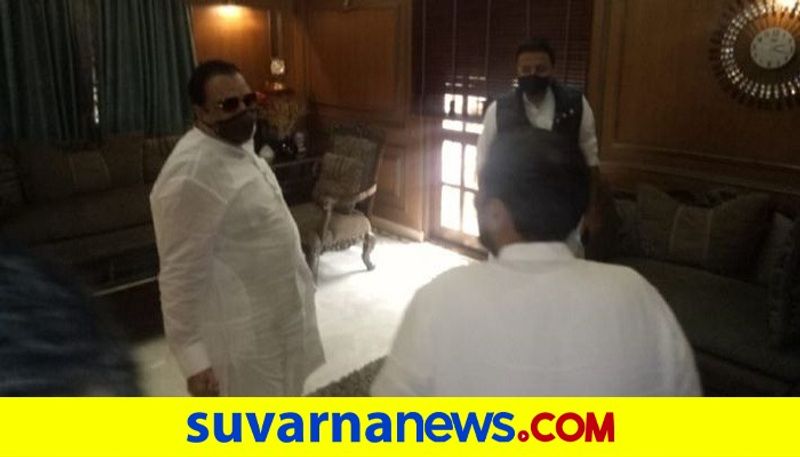 randeep surjewala Visits Congress Leader CM Ibrahim House in bengaluru rbj