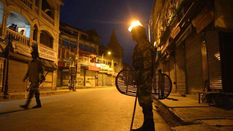 Karnataka Govt to impose night curfew in 8 district headquarters from April 10 pod