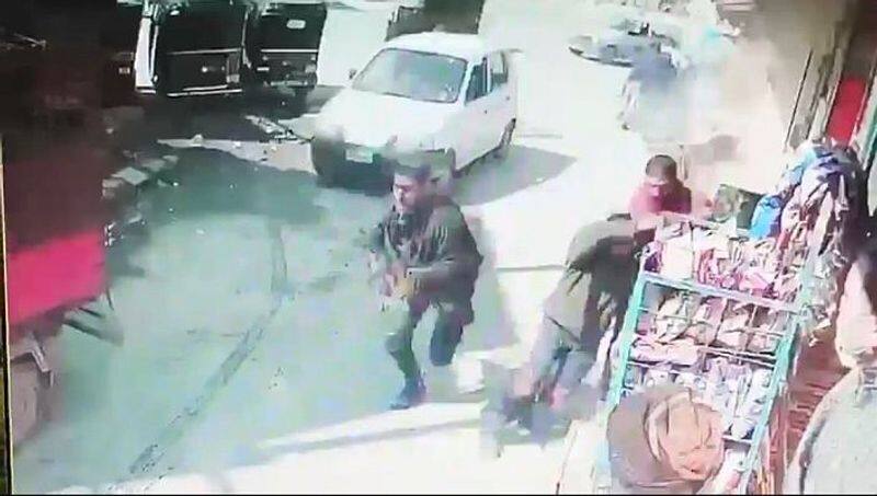 2 policemen killed in Srinagar, terror attack caught on CCTV-VPN