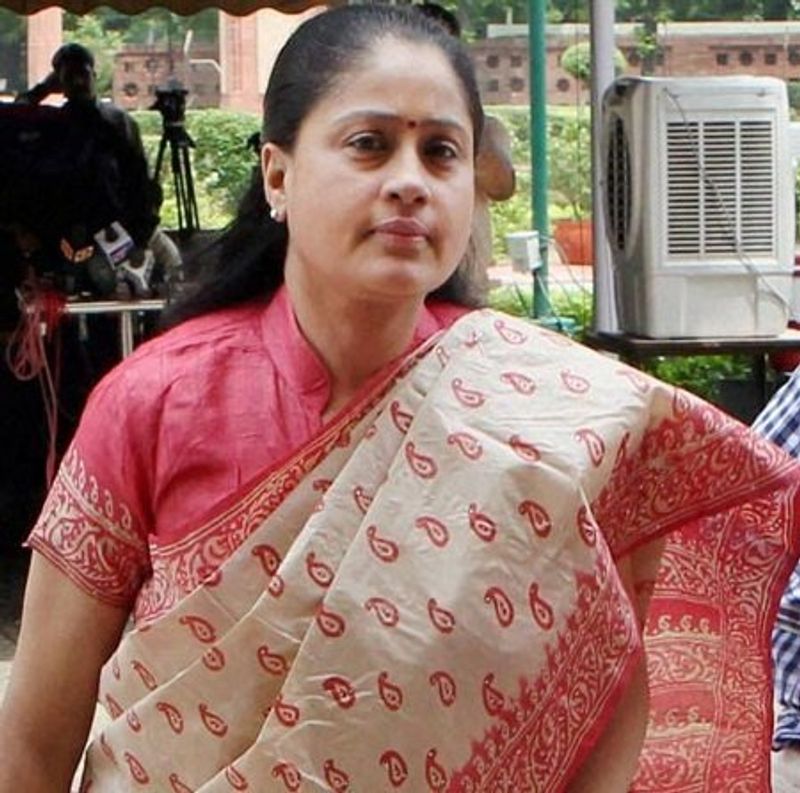 BJP National Executive Member Vijayashanti sensational comments 