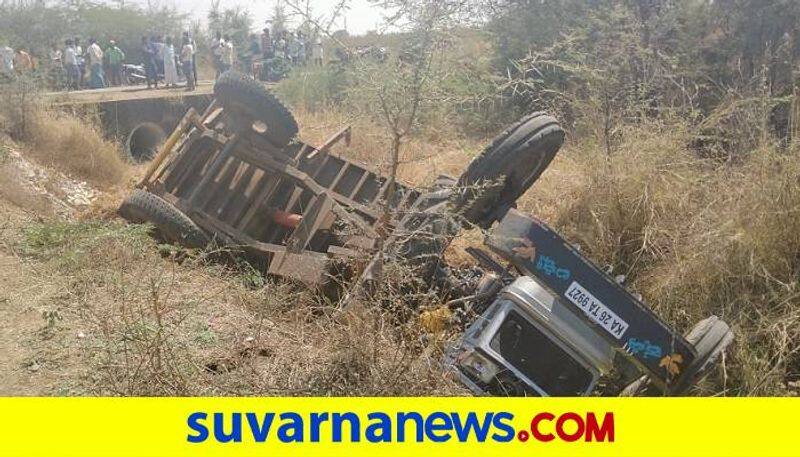 Two Labor Dies for Tractor Accident in Laxmeshwar in Gadag grg