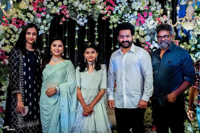 సుకుమార్‌ కూతురు ఫంక్షన్‌లో తన భార్య ప్రణతితో కలిసి హాజరైన ఎన్టీఆర్‌.