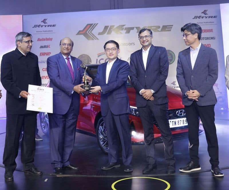 Hyundai i20 receives Indian Car of the Year and Royal Enfield Meteor 350 bags Motorcycle award ckm