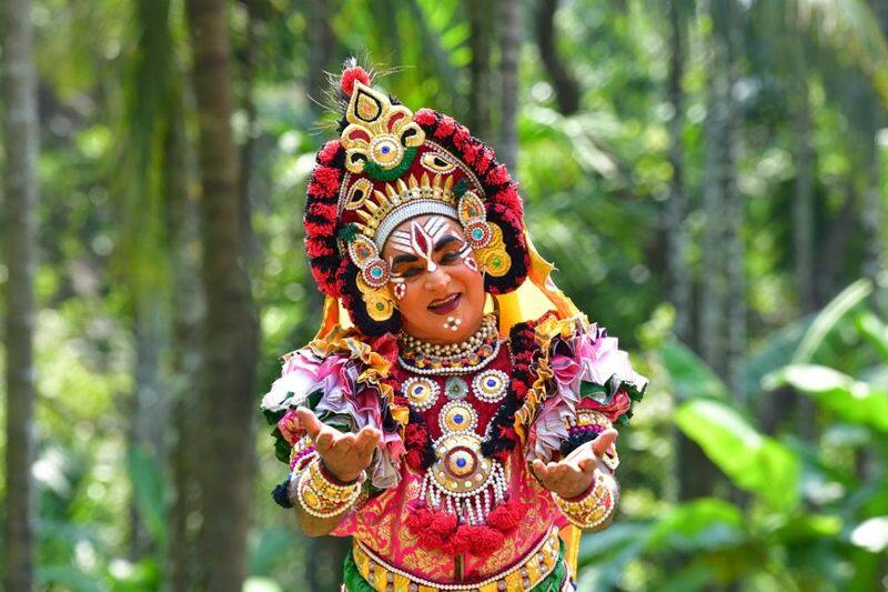 A Life journey of renowned Tenkutittu Yakshagana artiste Shridhara Bhandary vcs