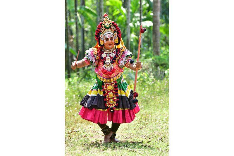 A Life journey of renowned Tenkutittu Yakshagana artiste Shridhara Bhandary vcs