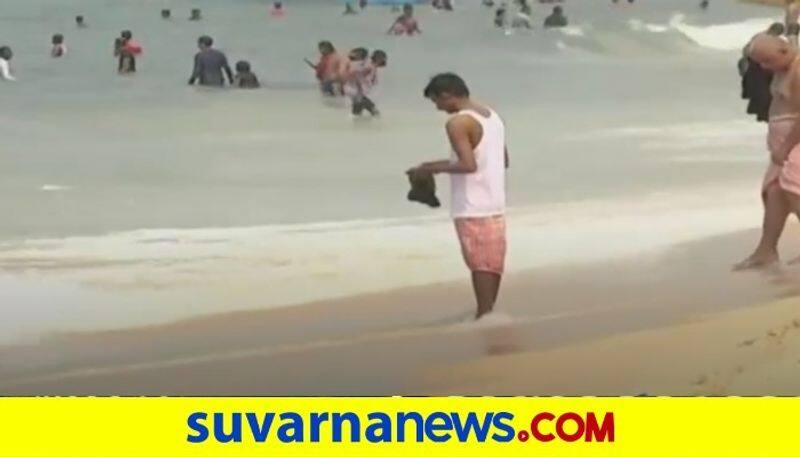 Travellers rushed to Malpe beach and Udupi Mutt amidst Omicron threat snr