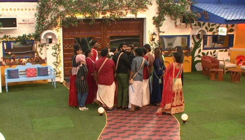 lakshmi says good bye to her bigg boss friends