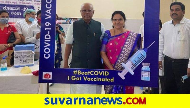 BJP MP GM Siddeshwar Gets Covid Vaccine in Davanagere snr