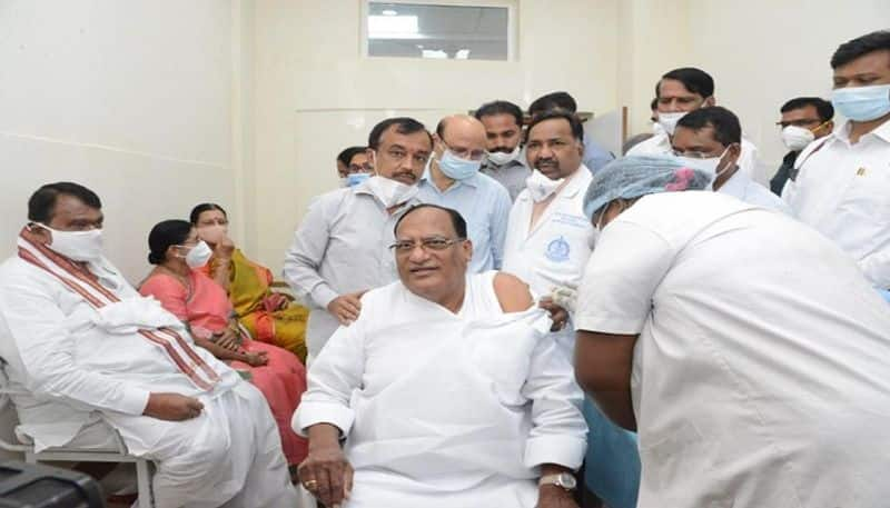 Telangana Legislative Council chairman Gutta Sukhender Reddy takes Corona vaccine