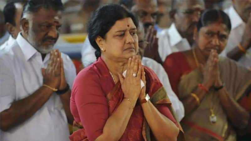 Sasikala must first meet and talk to OPS - EPS .. Mafa Pandiyarajan who gave the idea to Sasikala..!