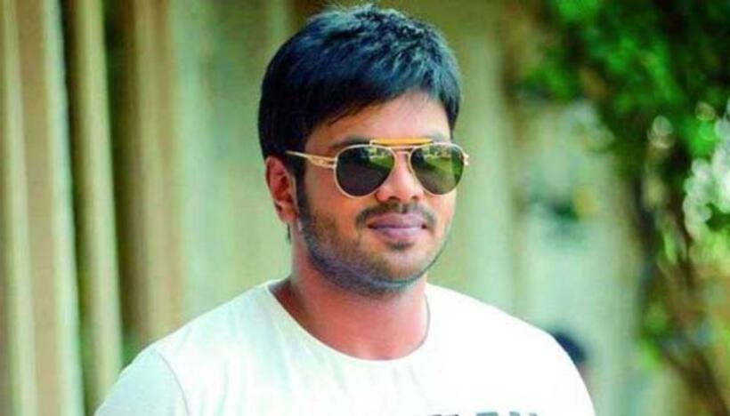ఫ్రెండ్స్ తో ఫుల్ బిందాస్ గా మంచు మనోజ్.. ఆ గ్యాంగ్ లో మెగా డైరెక్టర్ కూడా.. 