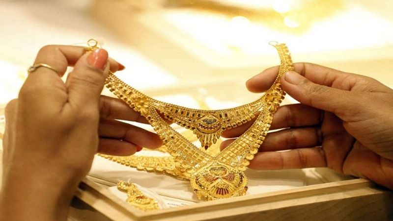 Kerala Gold Rate November 12 2024: Price of 8 gram gold DROPS below Rs 57,000; check details dmn