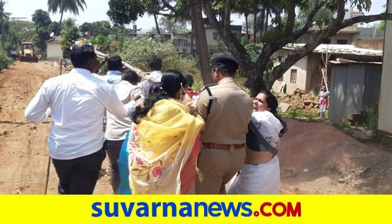 Arrested of MES, ShivSena Women Activists in Belagavi grg